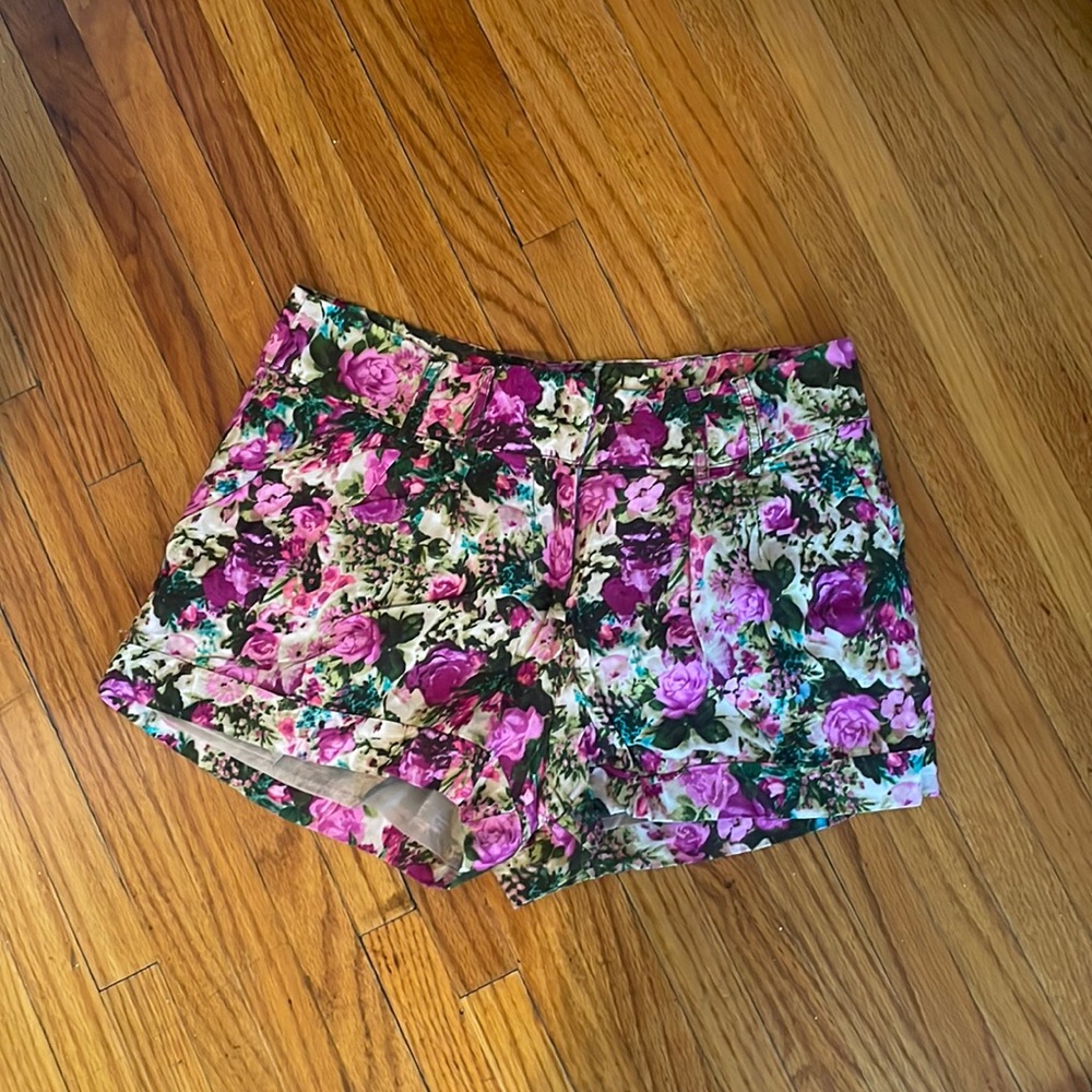 Forever 21 floral shorts size small w belt loops